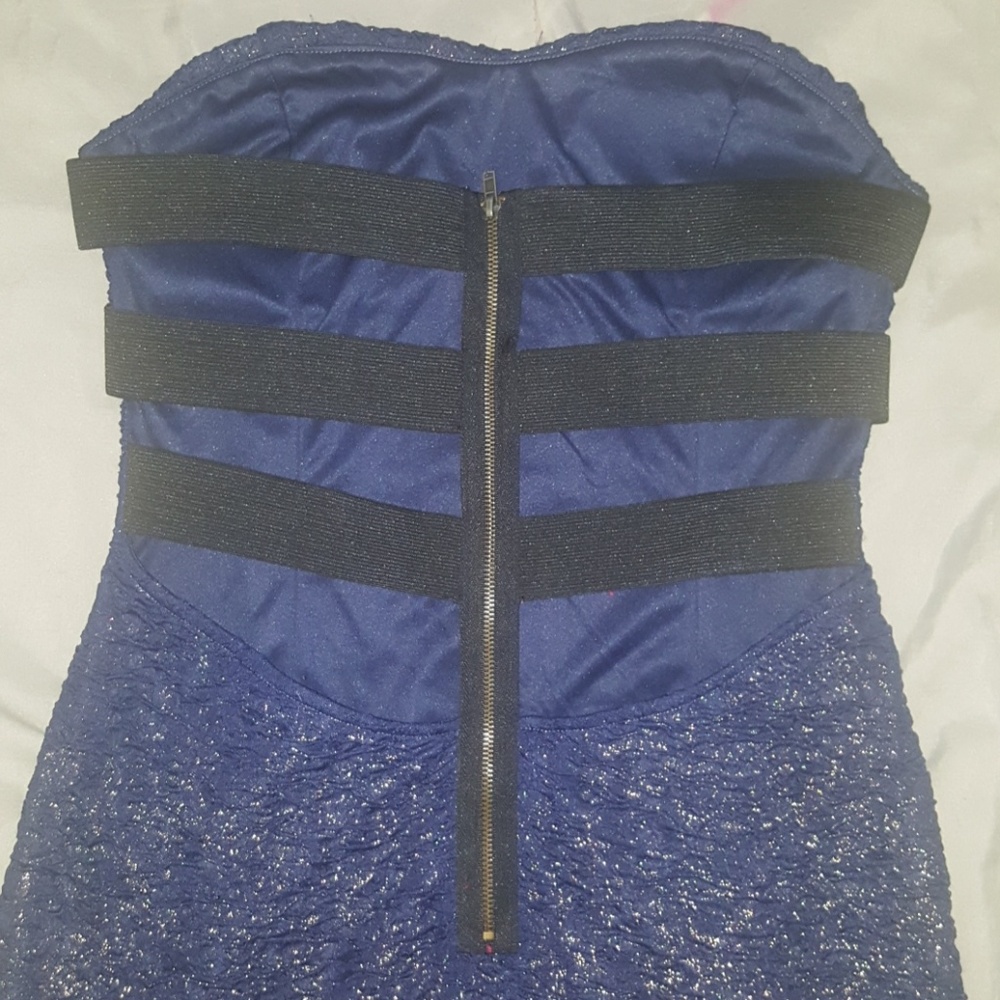 Dress - Picture 4 of 7